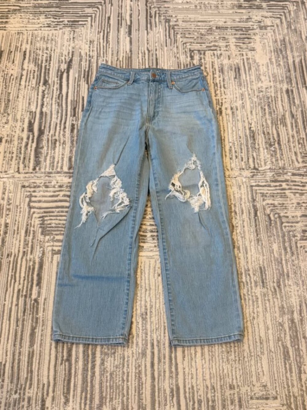 Universal Thread women's size 4 (27") blue High Rise Straight Crop Jeans